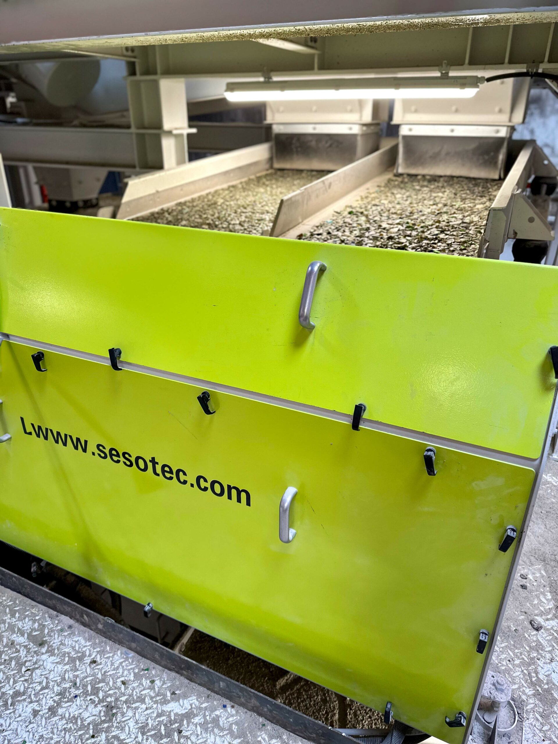 sesotec-reiling-spektrum-glass-24-1 Reduce material losses in glass recycling